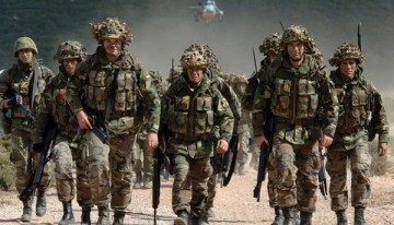 Русские в стороне, американцы внутри, а немцы под…