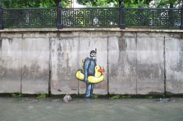 'Шарик' — крымский Бэнкси, поднимающий в своих граффити серьёзные социальные проблемы