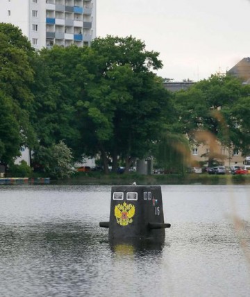 Российская подлодка всплыла в немецком пруду