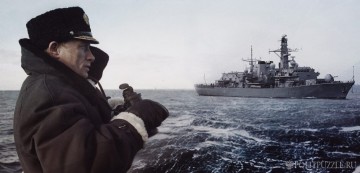 Британский «Кент» пристает к российской «Варшавянке»