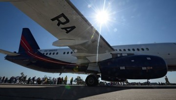 Cамолет Sukhoi Superjet 100 доставил ирландскую сборную на Евро-2016