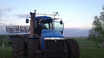 Беспилотный трактор прошел тесты на полях в России