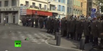 Беспорядки в Марселе: английские болельщики забросали бутылками автобус с россиянами