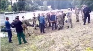 Звание "героев АТО" не посрамят: украинские резервисты устроили массовую пьяную драку на черниговском полигоне