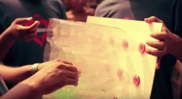 В Бангладеш люди делают кондиционеры из пластиковых бутылок	