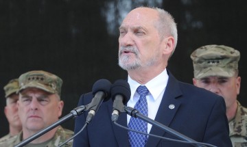 Министр обороны Польши заявил, что поляки радуются при виде танков США