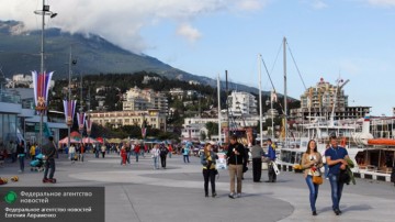 Бандеровцы и холера изгнали туристов с украинских курортов в Крым