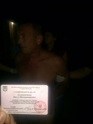 Херсонский кандидат в депутаты вышел на улицу голым в поддержку ЛГБТ Херсонский кандидат в депутаты вышел на улицу голым в поддержку ЛГБТ