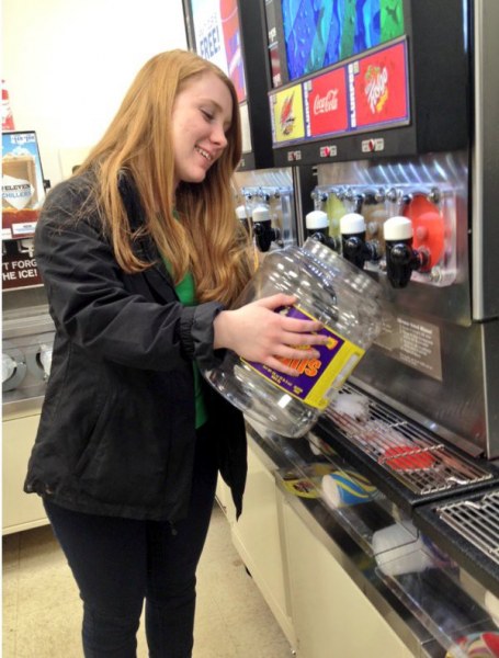 Кто во что горазд: в США люди набирали любимый напиток в унитаз, лишь бы унести домой Кто во что горазд: в США люди набирали любимый напиток в унитаз, лишь бы унести домой