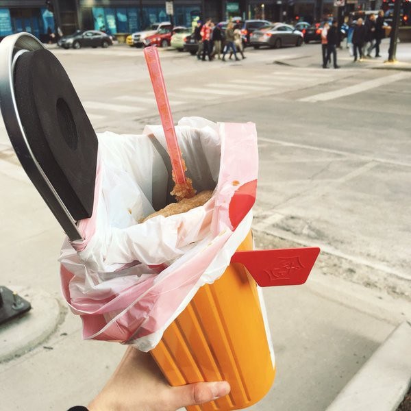 Кто во что горазд: в США люди набирали любимый напиток в унитаз, лишь бы унести домой Кто во что горазд: в США люди набирали любимый напиток в унитаз, лишь бы унести домой