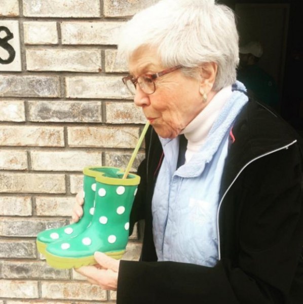 Кто во что горазд: в США люди набирали любимый напиток в унитаз, лишь бы унести домой Кто во что горазд: в США люди набирали любимый напиток в унитаз, лишь бы унести домой