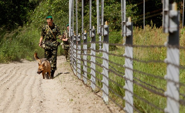 Украинские пограничники заявили о задержании трех россиян в Сумской области
