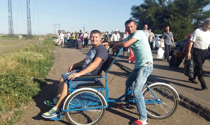 Новшества на КПВВ "Марьинка": запрет минивэнов и велорикши Новшества на КПВВ "Марьинка": запрет минивэнов и велорикши