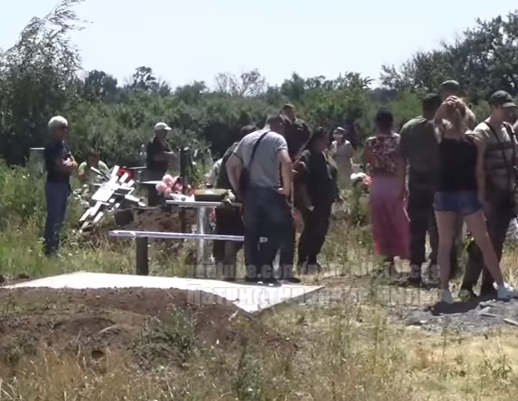 Перезахоронение ополченцев, погибших в 2014 году под Шахтерском Перезахоронение ополченцев, погибших в 2014 году под Шахтерском
