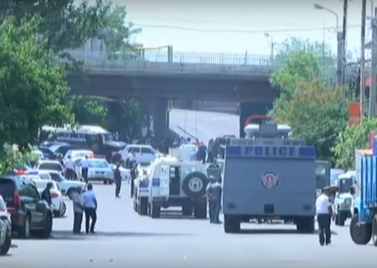 Захват полка полиции в Ереване (Видео)