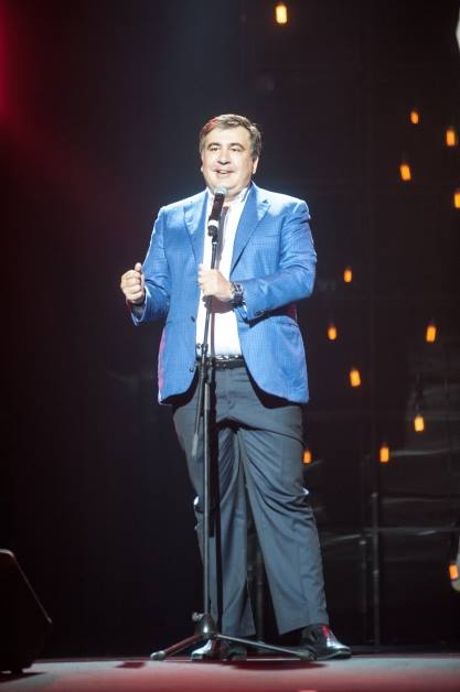 Саакашвили опять появился в нелепых брюках на публике