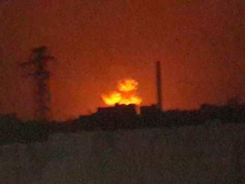 На военном заводе в Сирии ночью прогремел мощный взрыв