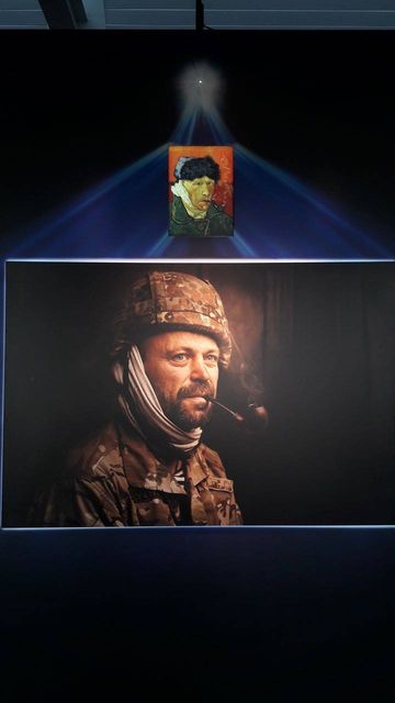 Пародия на "Тайную вечерю" работы потомка карателя Бабьего Яра встречает прилетающих в Борисполь