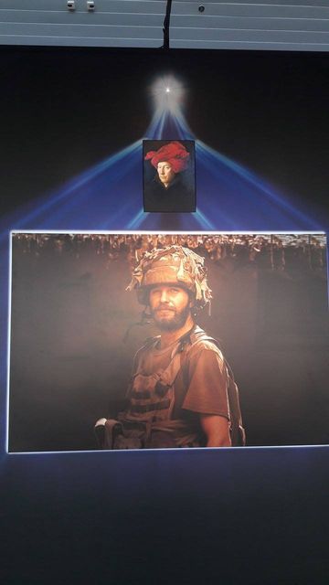 Пародия на "Тайную вечерю" работы потомка карателя Бабьего Яра встречает прилетающих в Борисполь