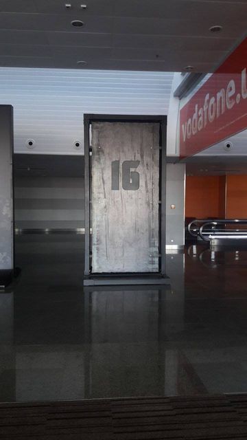 Пародия на "Тайную вечерю" работы потомка карателя Бабьего Яра встречает прилетающих в Борисполь