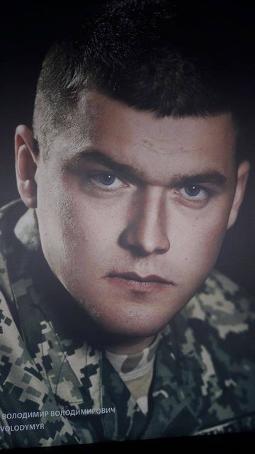 Пародия на "Тайную вечерю" работы потомка карателя Бабьего Яра встречает прилетающих в Борисполь