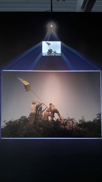 Пародия на "Тайную вечерю" работы потомка карателя Бабьего Яра встречает прилетающих в Борисполь