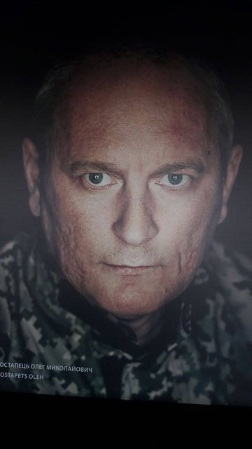 Пародия на "Тайную вечерю" работы потомка карателя Бабьего Яра встречает прилетающих в Борисполь