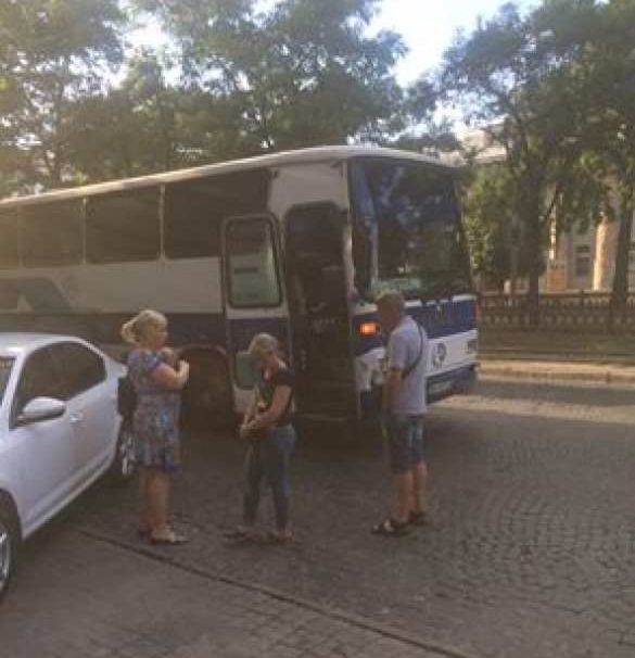 В Днепре банда с автоматами забрала все деньги у челноков, отправлявшихся в Одессу