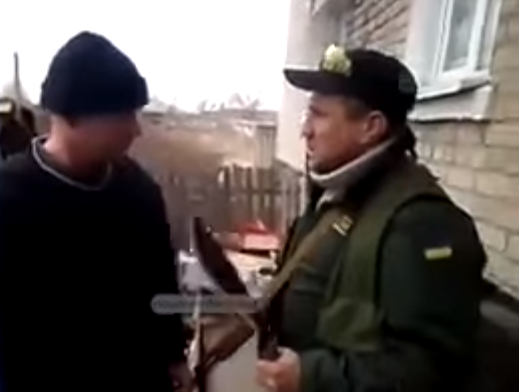 Трофейное видео боевиков "Айдара": издевательства над пленным, мародёрство и чему учат своих детей