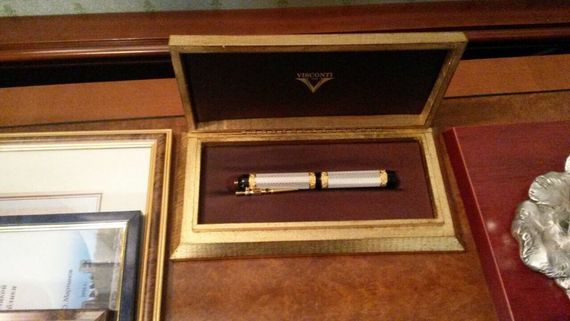 При обыске в доме главного таможенника России нашли 10 млн рублей и сотни тысяч евро и долларов