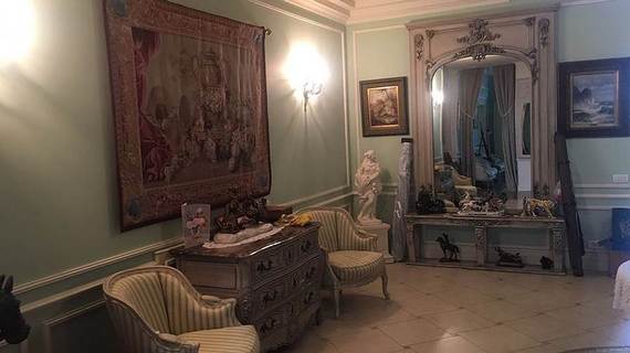 При обыске в доме главного таможенника России нашли 10 млн рублей и сотни тысяч евро и долларов