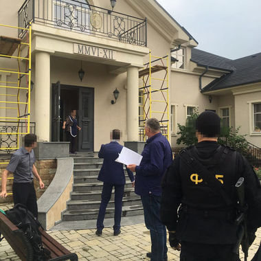 При обыске в доме главного таможенника России нашли 10 млн рублей и сотни тысяч евро и долларов