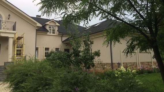 При обыске в доме главного таможенника России нашли 10 млн рублей и сотни тысяч евро и долларов