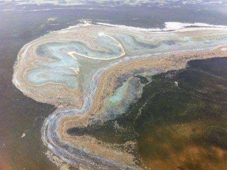 На поверхности Байкала появилось огромное пятно