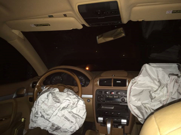 Барна-потаскун хватавший Яценюка за яйца, попал в ДТП. Бубенцы на месте, отделался синяками Барна-потаскун хватавший Яценюка за яйца, попал в ДТП. Бубенцы на месте, отделался синяками