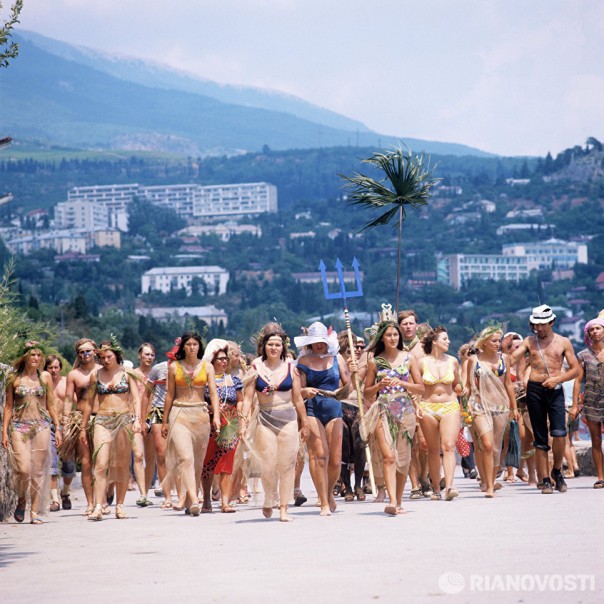 Соблазнительные и дерзкие бикини: эволюция легендарного купальника