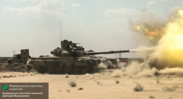 Неуязвимый Т-90: боевики ИГ трижды попали в танк, но не смогли его подбить
