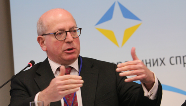 Британский эксперт НАТО: В 2017 году проукраинская позиция Запада может рухнуть Британский эксперт НАТО: В 2017 году проукраинская позиция Запада может рухнуть