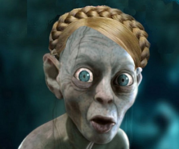 Змея Тимошенко встретилась с пенсионерами в натуральном обличие