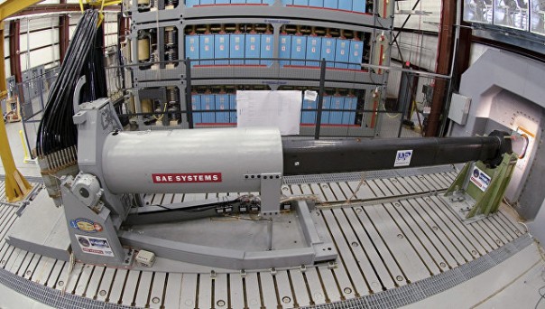 Российские ученые впервые испытали электромагнитную пушку-"рельсотрон"