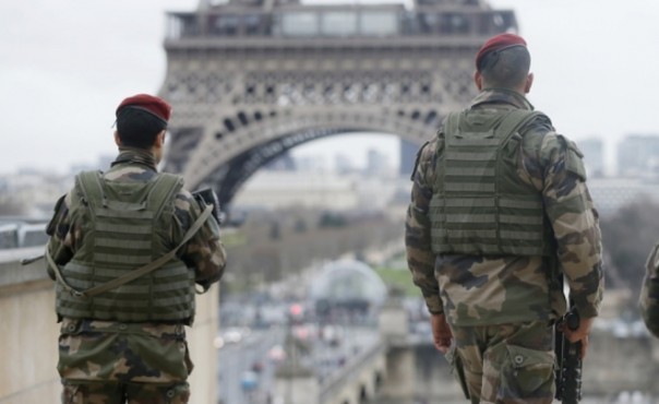 Шеф DGSI: Франция на грани гражданской войны.