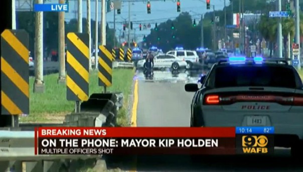 В американском городе Батон-Руж застрелили, по разным данным, от трех до семи офицеров полиции