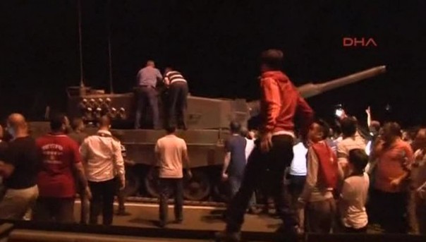 Инсценировка, зачистки, Гюлен: три версии турецкого переворота