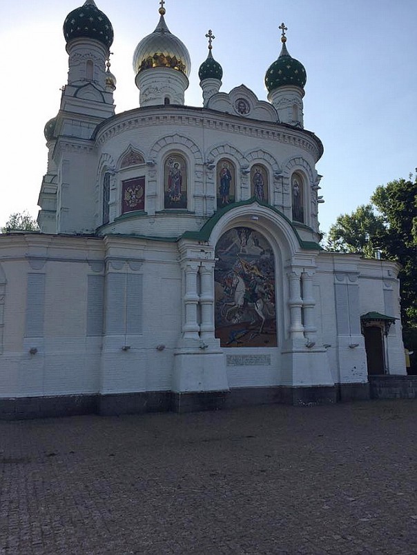 Советник МВД настучал в СБУ на храм в Полтаве: На фреске Петр I топчет желто-синий флаг Советник МВД настучал в СБУ на храм в Полтаве: На фреске Петр I топчет желто-синий флаг