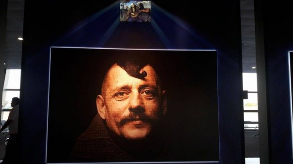 Пародия на "Тайную вечерю" работы потомка карателя Бабьего Яра встречает прилетающих в Борисполь