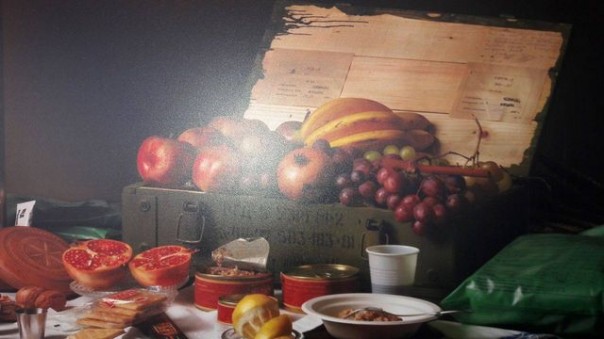 Пародия на "Тайную вечерю" работы потомка карателя Бабьего Яра встречает прилетающих в Борисполь