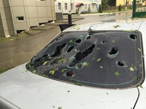 В центре Полтавы после удара молнии загорелась жилая пятиэтажка. В центре Полтавы после удара молнии загорелась жилая пятиэтажка.