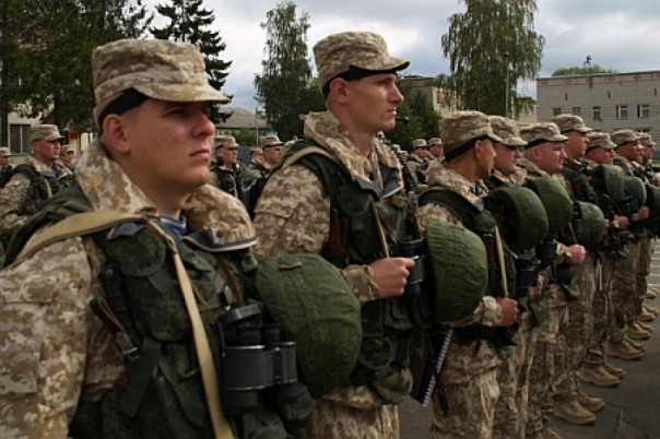 Порошенко профинансировал России содержание семи дивизий 