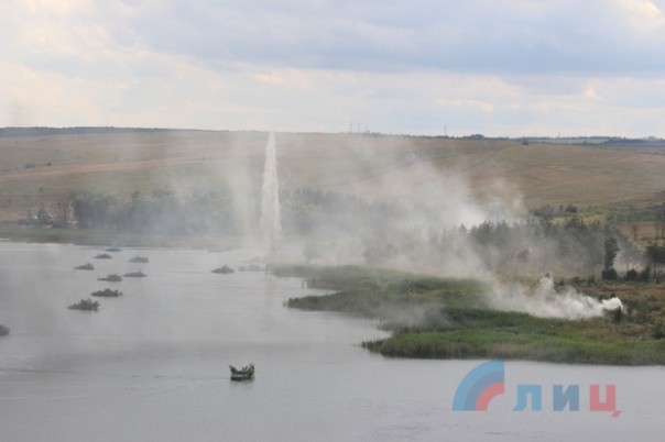 Сводка от НМ ЛНР 20 июля 2016 года. Масштабные учения Народной милиции по форсированию водных преград Сводка от НМ ЛНР 20 июля 2016 года. Масштабные учения Народной милиции по форсированию водных преград