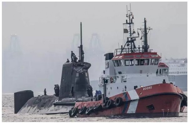 Британская атомная подлодка столкнулась с торговым судном близ Гибралтара Британская атомная подлодка столкнулась с торговым судном близ Гибралтара